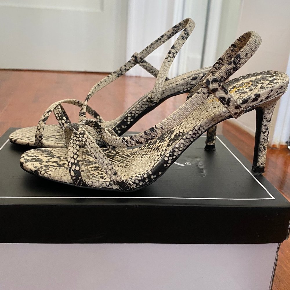 Qupid Strappy Snakeprint Heel Size 6